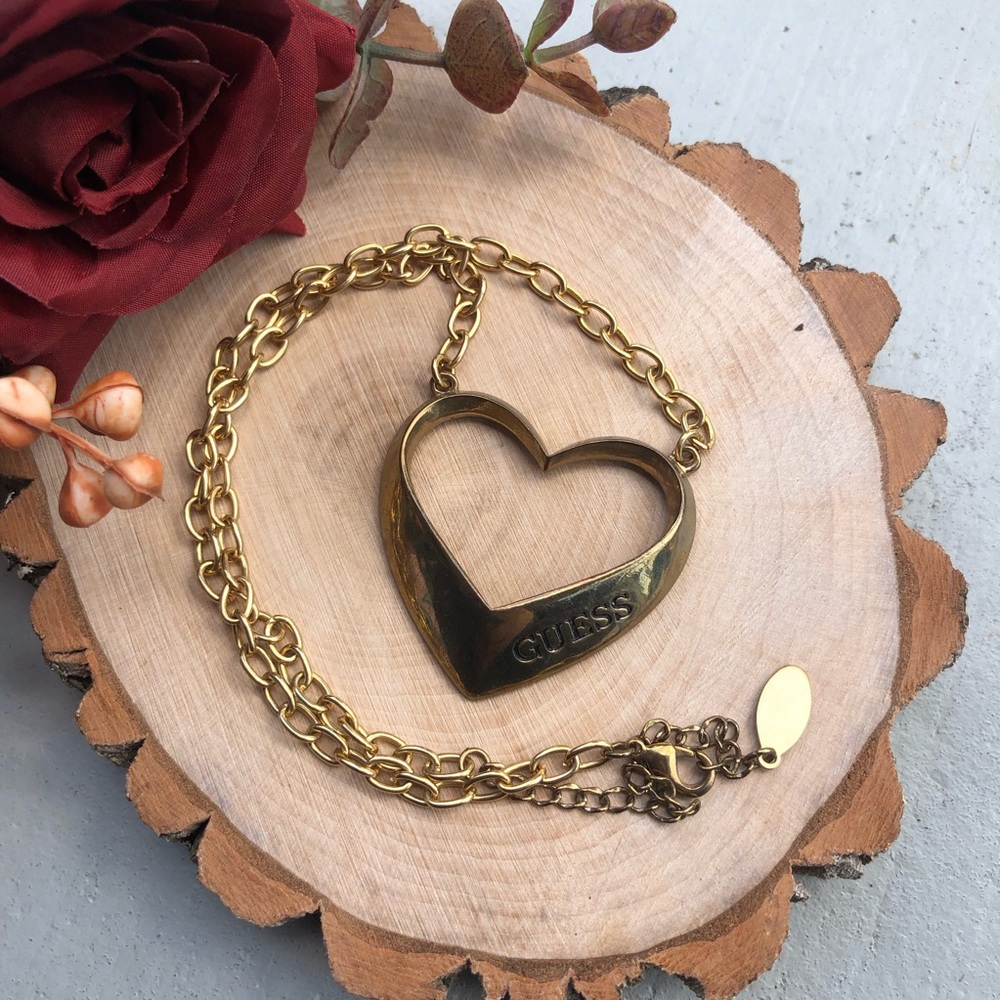 Guess heart necklace perfect for fall